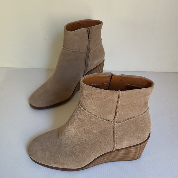 Lucky Brand Suede Ankle Boots Wedge Heel Beige Taupe Women’s Size 7.5M - Picture 1 of 10